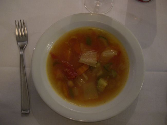 フィレンツェに移動して夕食です。<br /><br />ミネストローネです。