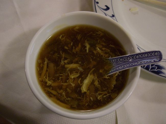 3月13日<br />朝食はホテルでアメリカンスタイルの朝食でした。<br /><br />写真は昼食の中華です。<br />一枚しか撮れませんでしたゴメンなさい<br /><br />ツアーの場合フィレンツェで中華ってのが多いみたいです。<br />ご飯が恋しくなるからでしょうか？<br />チャーハンなども出てました。味は･･･<br />言わないでおきましょう。<br /><br />午後はフリータイムのため夕食が付きませんでした。<br />自分で食べることになるのですが、異国の地で食事をするのがこれほど大変なことだとは･･･<br />写真撮る余裕すらありませんでした。