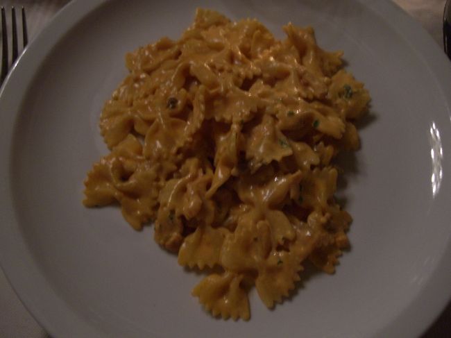 サーモンとトマトクリームパスタです。