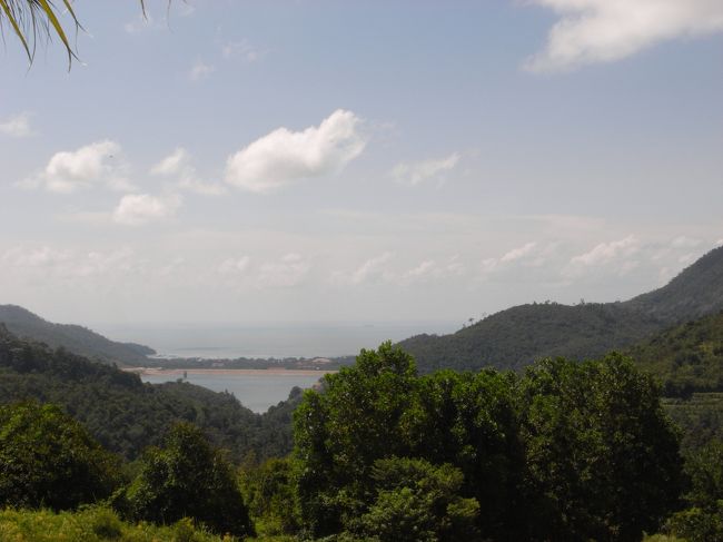 フルーツファームからの景色。<br />手前に見えるのはダムです。<br />ペナンの水はここから行きわたっているそうです。