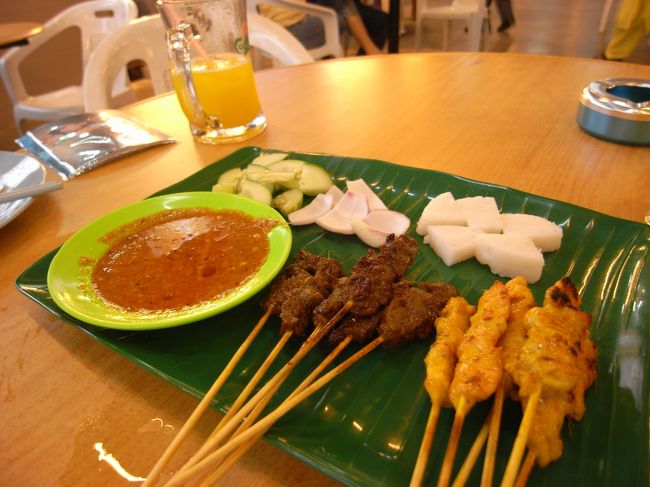 今度は串焼きです。<br />日本人好みのたれ味。