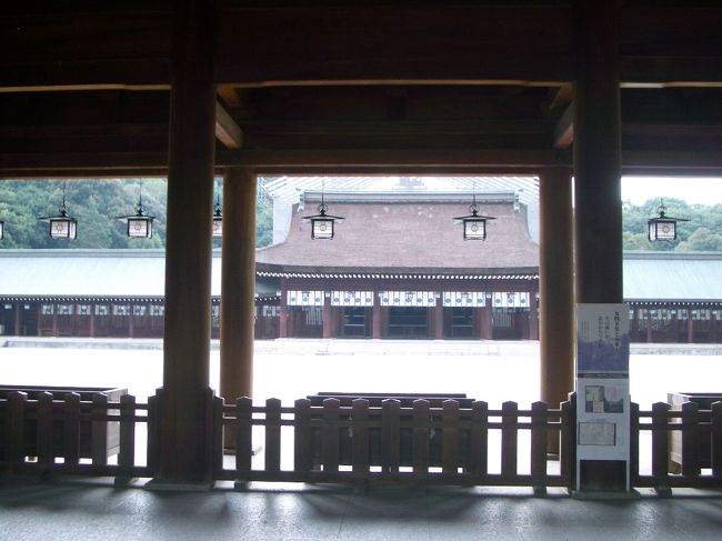 ■想い出さがし奈良１１５０ｋｍの旅<br /><br />●橿原神宮 <br />「内拝殿」<br />　内拝殿の広さは3200?（約970坪）あり、紀元祭その他重要な祭典に使用されます。<br /><br /><br />