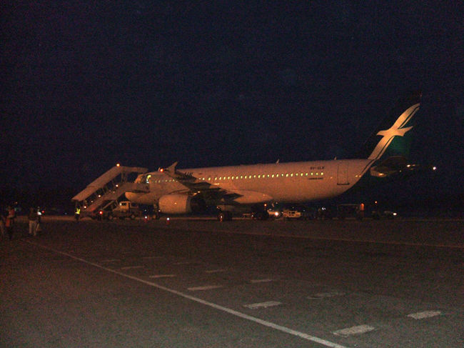 タラップを下りると南国特有の空気、リゾート気分が盛り上がります。