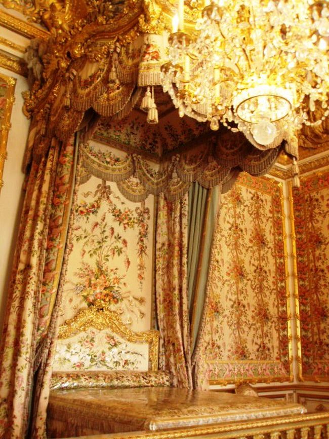 王妃の部屋、マリー・アントワネットの時代に近い状態だそうです