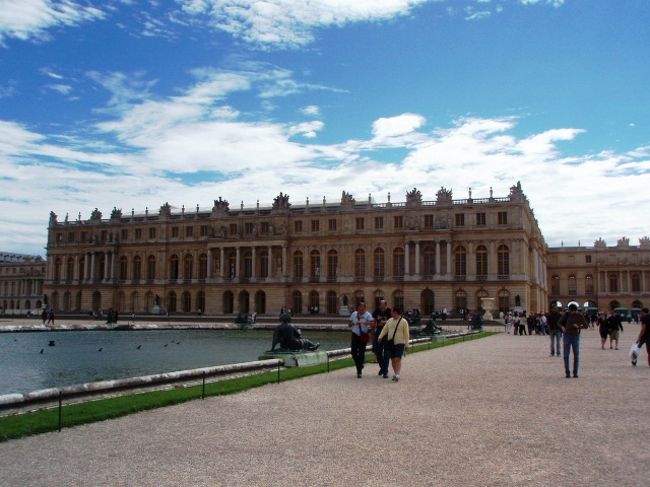 この日は天気があまりよくなかったんですが、庭園に出ると晴れてきました