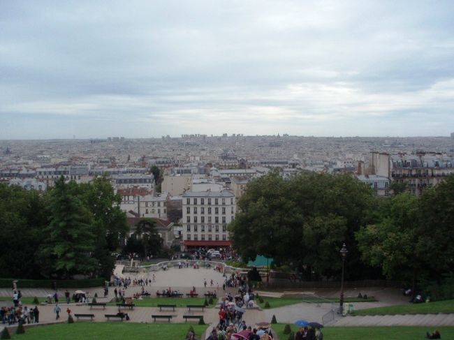 モンマルトルからの景色<br />前に来たときはとてもいい天気だったんですが、残念・・