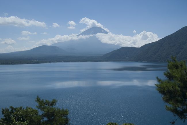 千円札になっているあたりの富士山です<br />（本栖湖ですよ）