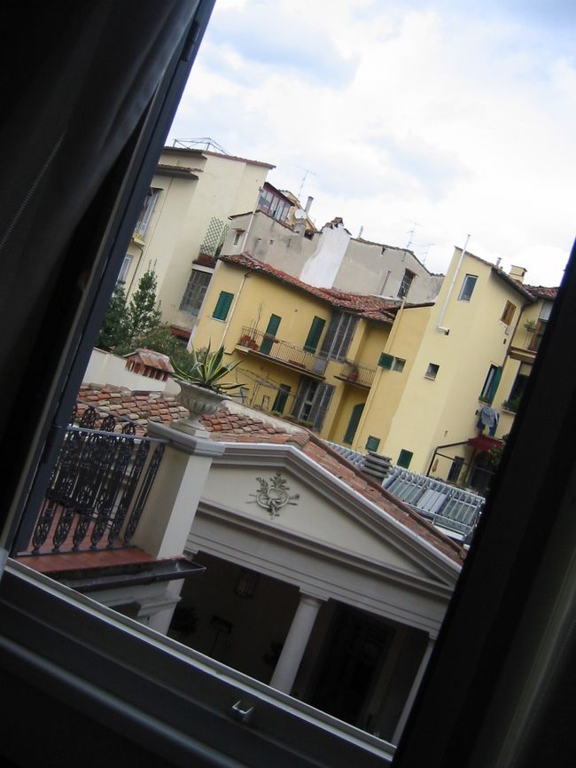 ホテルの窓から<br />イタリアの素敵な町並みが見えます。