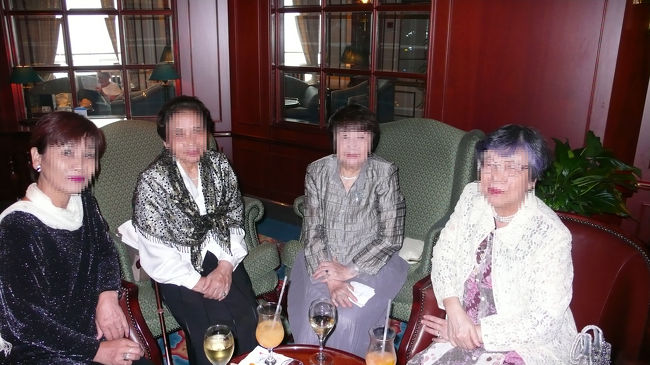 母娘のお二人、大連高等女学校を卒業されたお二人。