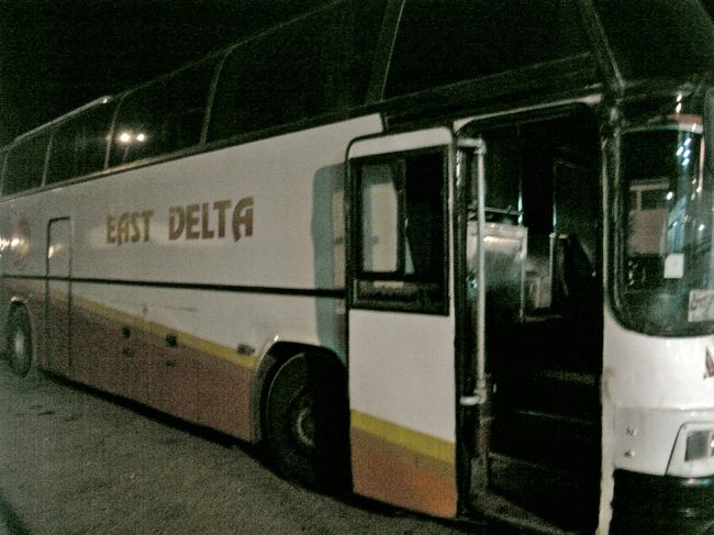 イーストデルタのバス。<br /><br />もっとうまく撮ればよかったと後悔。