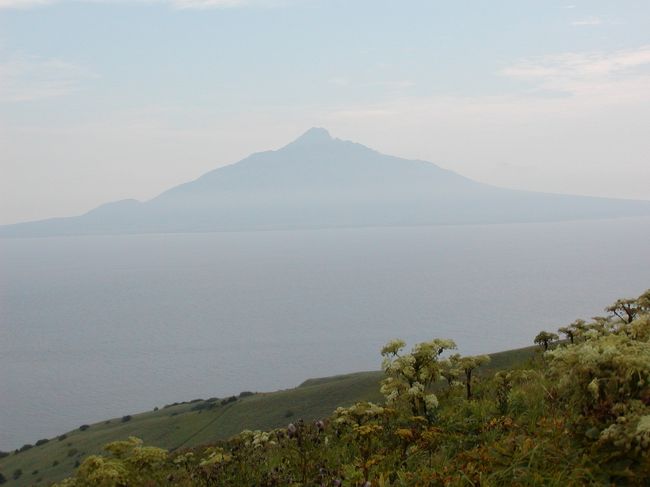 ４日目：礼文島／桃岩展望台近くから見えた利尻島
