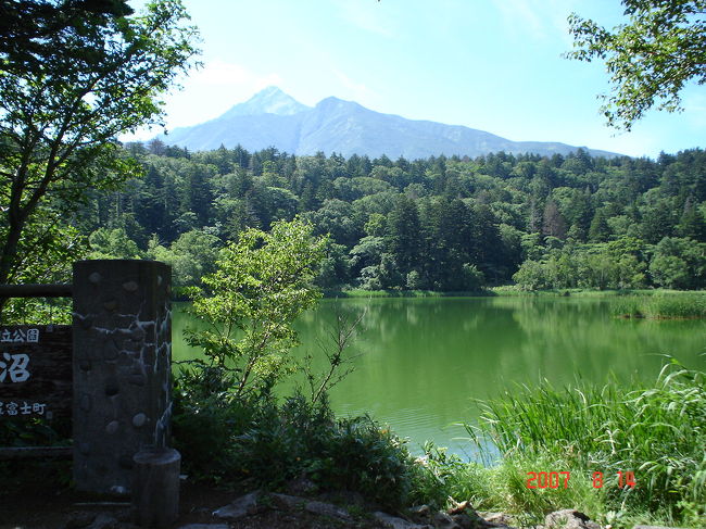 ５日目：利尻島／利尻富士と姫沼。<br />レンタカーを借りて、水筒に甘露泉水を汲んだあと、姫沼をトップバッターに、島を左周りに一周してきました。