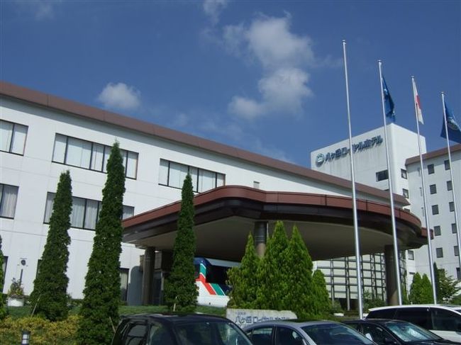 【ホテル】<br />八ヶ岳ロイヤルホテル<br />山梨県北杜市大泉町西井出８２４０−１０３９<br /><br />自動車利用 中央自動車道長坂ＩＣから県道２８号線約７ｋｍ約１５分<br />交通案内文 ＪＲ中央線小淵沢駅→ＪＲ小海線約１５分甲斐大泉駅下車→徒歩約１５分またはタクシー約３分<br /><br />駐車場：有り