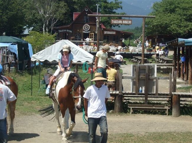 「馬に乗りたい！」という娘の希望通り（？）引き馬を体験