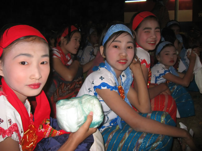 手に持っているのはステージ用の足袋