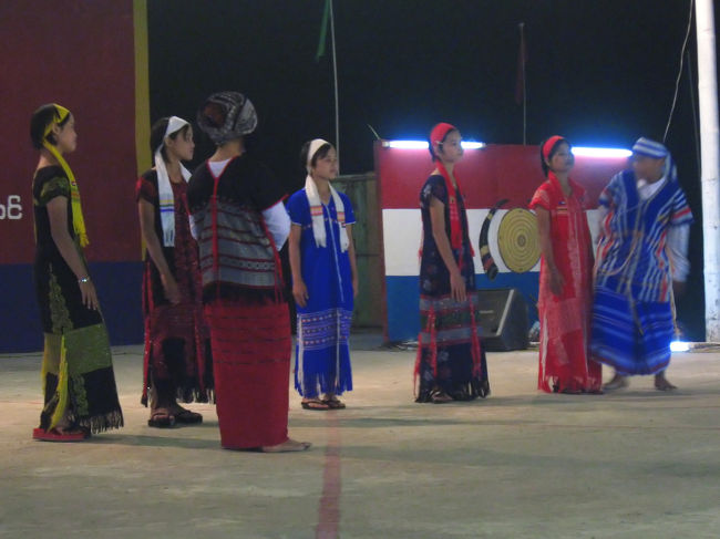 青年が困った立場に追い込まれて……<br />いわゆる"修羅場"？<br /><br />でも何だかうらやましいぞ！