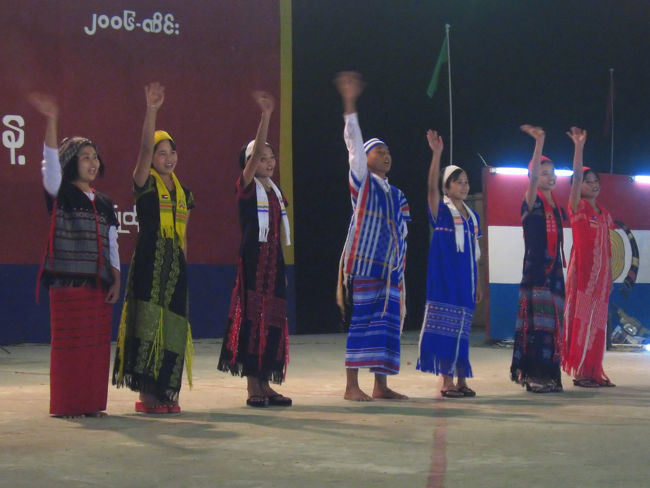 なんだかよく分からないけど揉めごとは丸く収まったようで、物語は仲良く大団円。<br /><br />そしてお別れの挨拶。