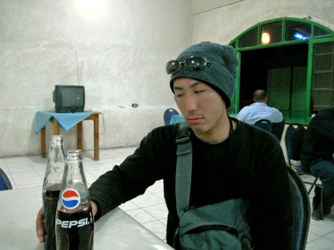 目が逝ってしまっているノブラ。<br /><br />きみ・・・あちきより寝ててそれかよ。