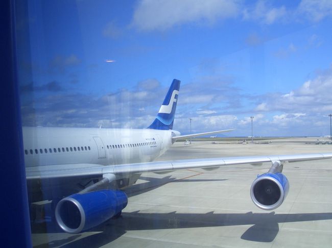 11:00ヘルシンキへ向けて出発。<br />今年もフィンエアーにて。<br />去年と違うのは機体。<br />新しいエアバス♪<br />映画も自分の観たい時に最初から観れるし、<br />音楽も多彩。<br />シートもレカロシートとか。<br />去年よりだいぶ快適なスタート。