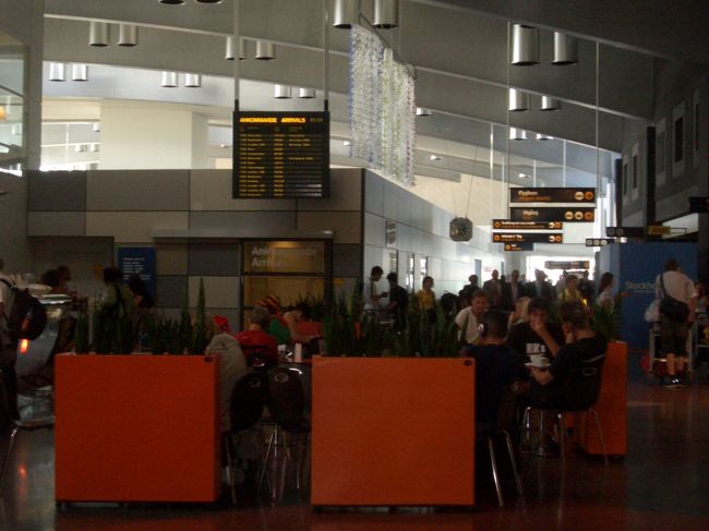 16：00<br />ストックホルムアーランダ空港到着。<br />