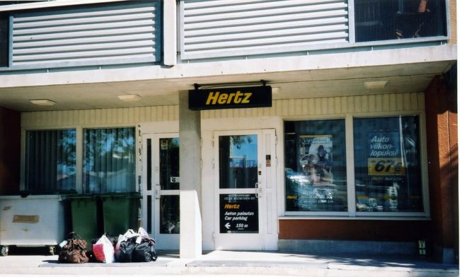 Hertzの営業所、いつものようにマニュアル、IntermidateのSWNを借りる。