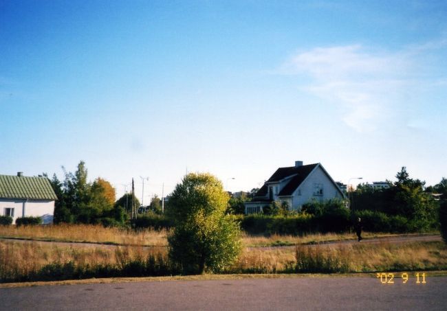 途中Parainen（Pargas)にてスーパーに寄る。Ranuaから大きなスーパー袋3つ分食料を持ってきたがまだ足らないと。女性はたくさん買い込むものだ。<br />この辺からスウェーデン語地域だ。