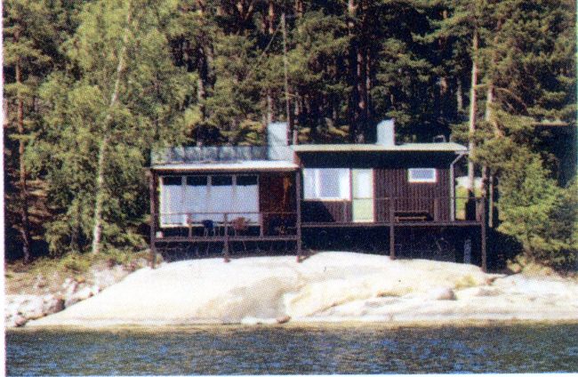 私たちの泊まったコテージ、Sollidenという名前。74ｍ2あった。写真を撮り忘れたのでパンフレットから。<br />着いたのは17時30分ごろであった。サウナを焚き、サウナ三昧。友人は夕食調理中波によってしまう。外がきれい。