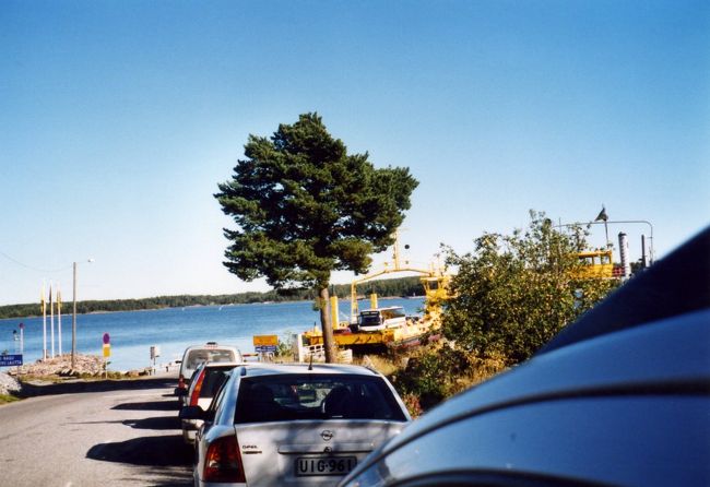 もう一度LauittaでNauvo(Nagu)へ。このLauttaは夜間はないが0515-2330まで　10-30分ごとに就航している。海峡の幅は800ｍ。日本だと橋をかけてしまうとおもう。そうすると景観が台無しだ。