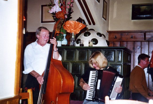 シュランメル音楽が素敵だ。