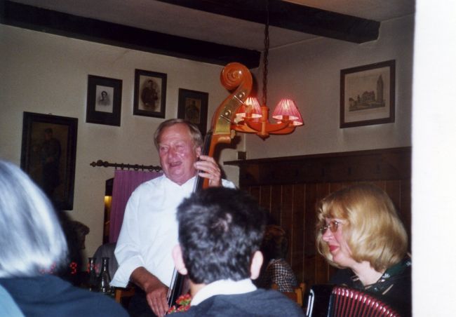 とてもきぶんよく2030ごろに変える。37番のトラムで終点で1番に乗り換えてホテルに帰った。乗り換える場所SchottentorでのVotivkircheの夜景がきれいだった。