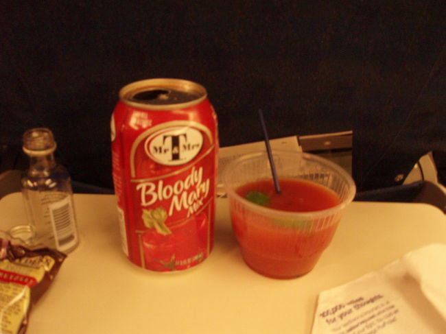 [day 1]FLIGHT TO SEATTLE<br /><br />Lovin' BLOODY MARY