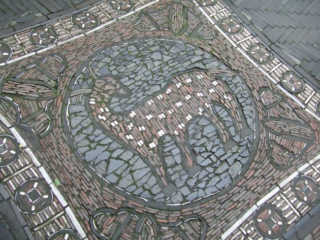 西洋のモザイクとはちょっと違うねえ。