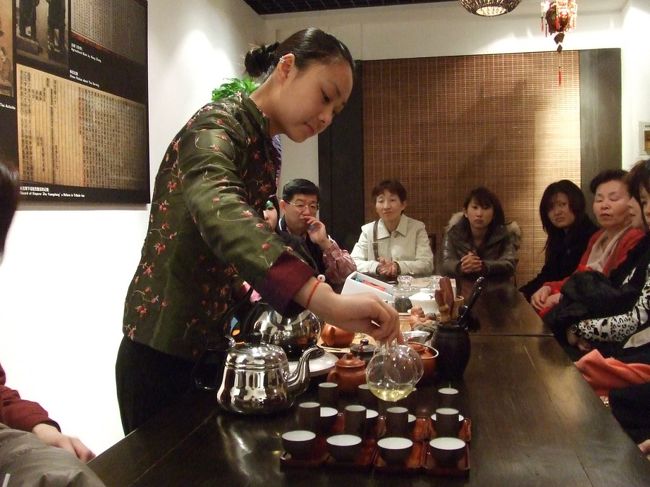 茶芸館に連れていかれました。ツアーですから。