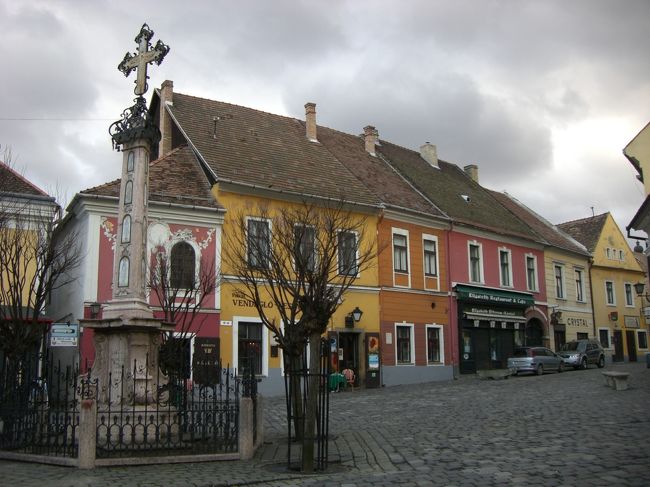 センテンドレの町。<br /><br />芸術の街。アーチストたちのお店が並んでいます。