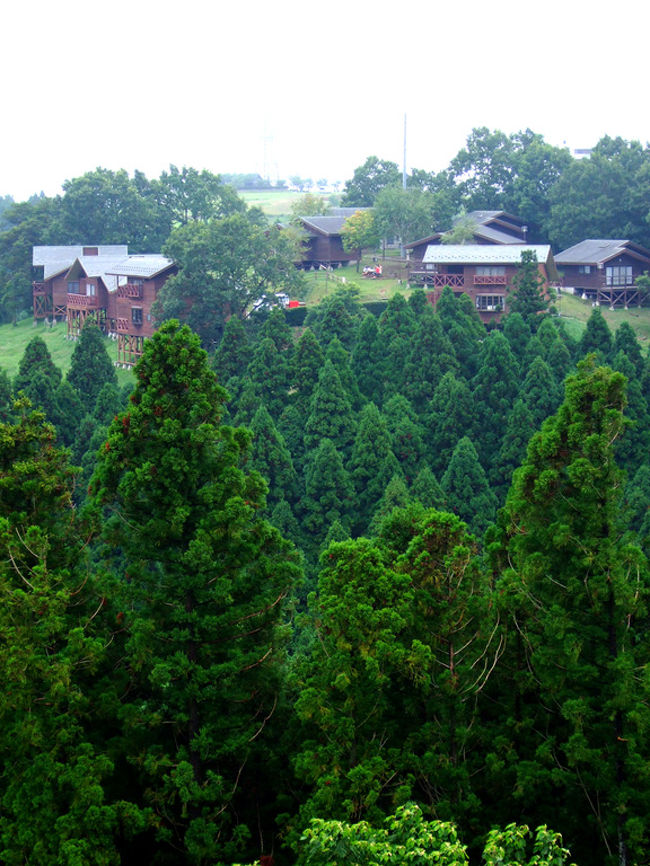 あちらに宿泊施設が見えます。<br /><br />朝の澄んだ空気は気持ちよさそうです。<br />