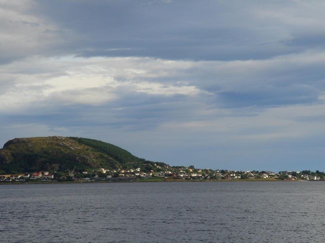 オーレスンの港を出てすぐ。家が多いです