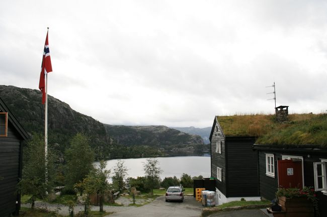 写真の建物は、プレーケストーレンのユースホステル　Preikestolen Vandrerhjem