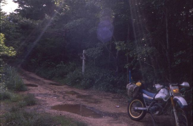 聖山への登山口があるらしいが、登山しに来たわけでないので記念撮影しただけ。