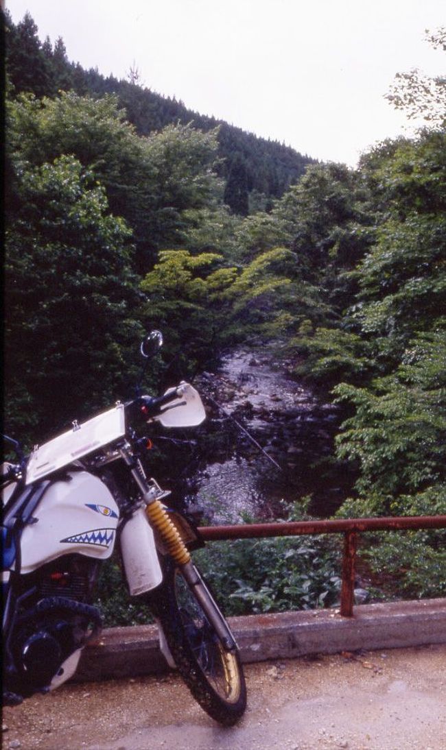 この川は奥三段峡に続いている。