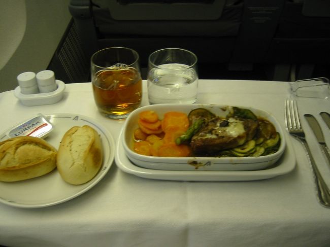 機内食(夕食)<br />メイン<br />お肉を選択しました