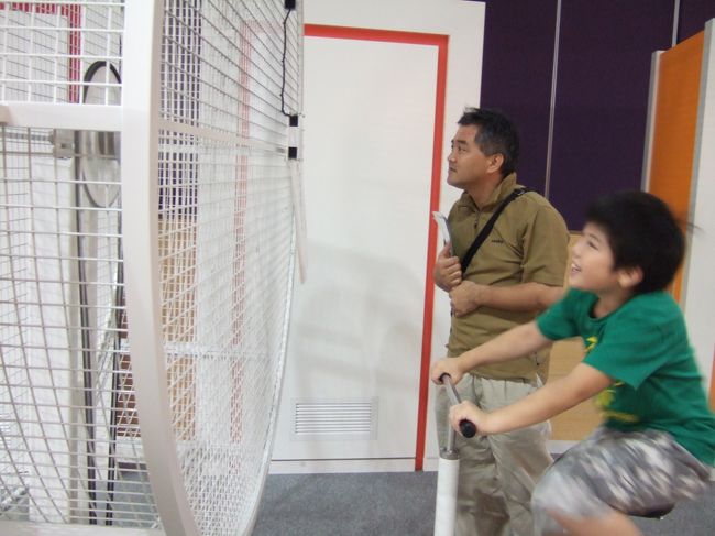 風力電気を起こす実験。うーすずしい！<br />体験ができるコーナーがいっぱいの科学館でした。<br />うちの町にもあるといいなあ。<br />（旭山動物園からの帰りのバスも立ち寄ります。<br />子供連れにはおすすめ！）