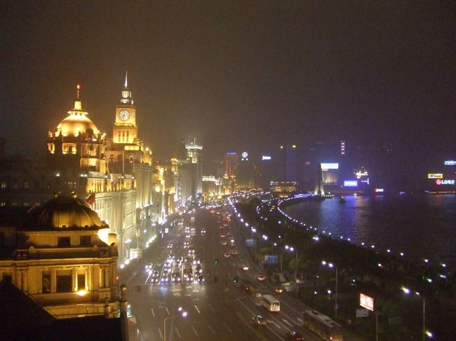 おしゃれレストラン「M on the Bund」からの夜景。<br />うっとりしちゃいますぅ〜(*^_^*)