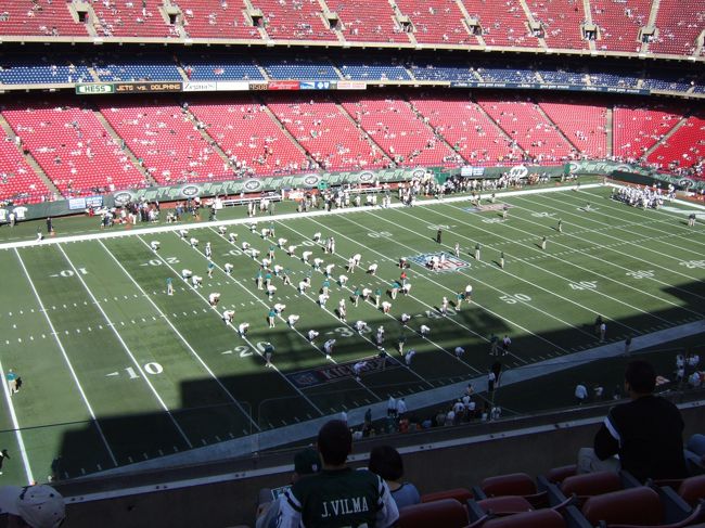 NFL<br />アメリカで大人気のアメフト。<br />チケットをネット購入しましたが、プレミアがついてすごく高かったです。<br />退場者が出るほど観客もヒートアップ。