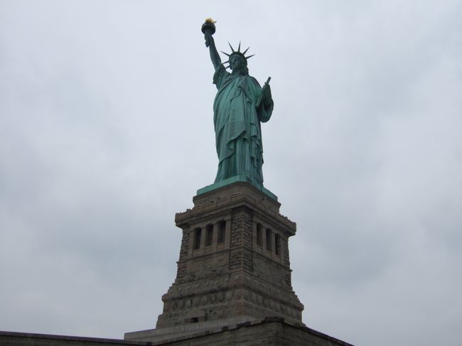 自由の女神<br />コレを見ないとはじまらない。