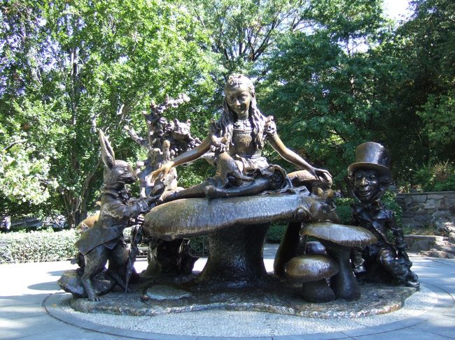 セントラルパーク<br />とにかく広い。地図がないと迷子になってしまいます。<br />都会の中の緑な空間はニューヨーカーの憩いの場。