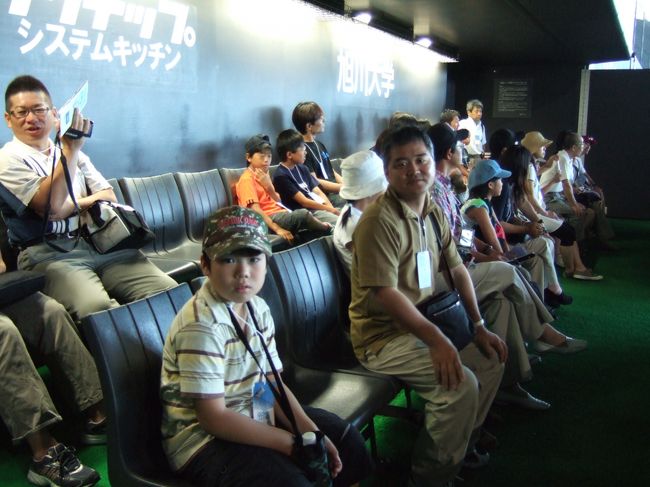 　Ｓ君がすわっているところ、かつて小笠原選手の指定席だったんだって！