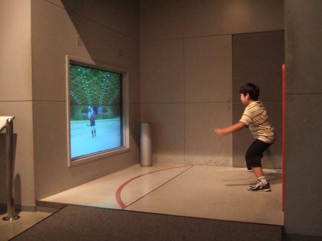 　アイスホッケーのキーパー体験。<br />　これまたＳ君、はまって何度もやっていました。