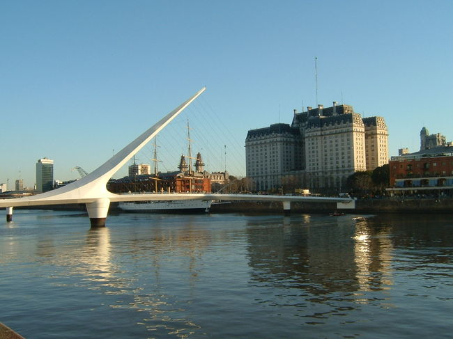 モダンな新ブエノスアイレス港地帯、プエルト・マデーロ．