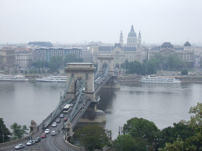 くさり橋。<br />ブダ地区とペスト地区をつないでいます。