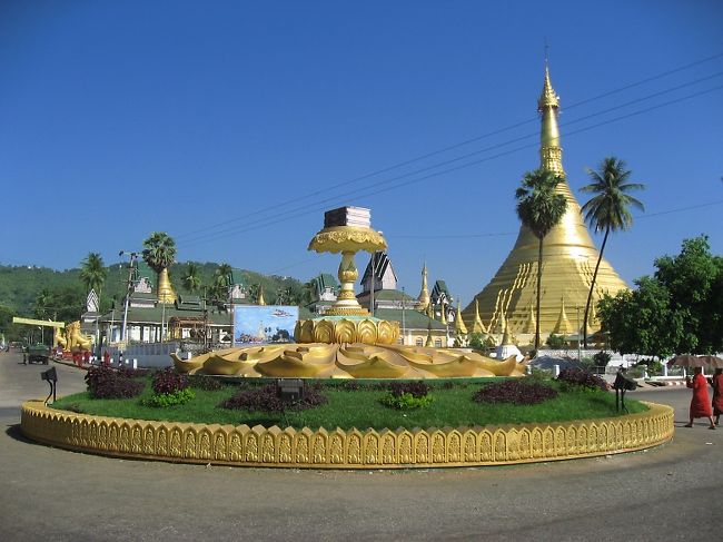 タトォン中心部のロータリー。